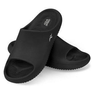 Klapki basenowe Aqua Speed Toledo. Czarne klapki Aqua-Speed, bez wzorów, bez obcasa. Za 59,99 zł.