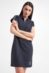 Sukienka EA7 EMPORIO ARMANI. Sukienki EA7 Emporio Armani, xs, bez wzorów, bez kołnierzyka, bez ramiączek. W wyprzedaży za 399,62 zł.