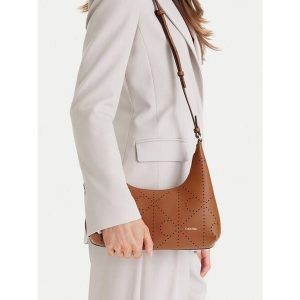 Torebka Calvin Klein. Brązowe torebki klasyczne Calvin Klein, bez wzorów, bez dodatków. Za 636,99 zł.