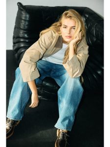 Noisy may Kurtka przejściowa w kolorze beżowym rozmiar: S. Brązowe kurtki Noisy may, s, bez wzorów, z bawełny, bez kaptura. Za 167,28 zł.