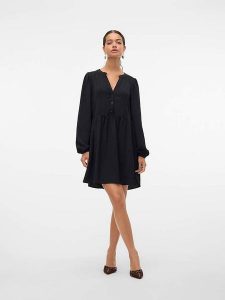 Vero Moda Sukienka w kolorze czarnym rozmiar: XS. Czarne sukienki Vero Moda, xs, bez wzorów, bez kołnierzyka, bez ramiączek, mini. Za 61,46 zł.