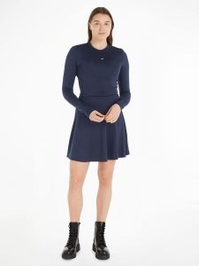 TOMMY JEANS Sukienka w kolorze granatowym rozmiar: XL. Niebieskie sukienki Tommy Jeans, xl, bez wzorów, z jeansu, bez kołnierzyka, bez ramiączek, mini. Za 153,71 zł.