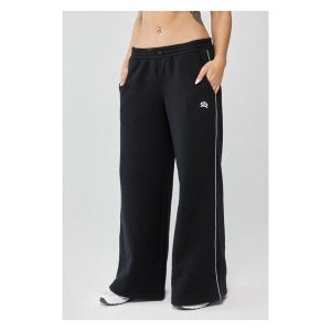 Damskie spodnie sportowe oversize Rough Radical Trip Joggers. Czarne spodnie dresowe ROUGH RADICAL, bez wzorów. Za 175,92 zł.