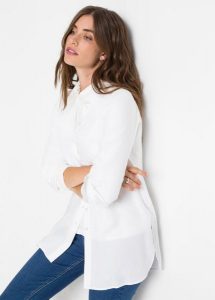 Długa bluzka z czystej wiskozy. Białe bluzki bonprix, bez wzorów, z wiskozy, eleganckie, bez kołnierzyka, bez ramiączek. Za 77,99 zł.