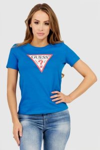 GUESS Niebieski t-shirt damski z dużym trójkątnym logo. Niebieskie t-shirty Guess, s, z aplikacjami, z bawełny, bez kołnierzyka, bez ramiączek. W wyprzedaży za 119,99 zł.