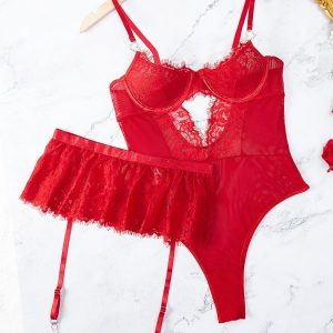 Body z koronką na wyjątkowe okazje Leny. Niebieskie body i gorsety Intica, bez wzorów, z koronki. Za 169,00 zł.