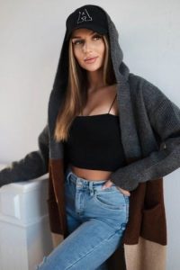 Sweter Kardigan z kapturem w pasy grafitowy+brązowy+camelowy. Brązowe kardigany KESI, z jeansu. Za 209,08 zł.