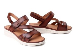 JOSEF SEIBEL 76405 205 370 Sevran 05 cognac, sandały damskie. Brązowe sandały Josef Seibel, bez wzorów, ze skóry, bez obcasa, bez zapięcia. Za 389,90 zł.