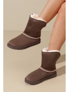 C'M Botki zimowe w kolorze brązowym rozmiar: 37. Brązowe botki C'M, na zimę, bez wzorów, bez obcasa, bez zapięcia. Za 108,99 zł.