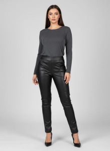 Eleganckie czarne spodnie BengaMetallic07 o kroju slim fit PLUS SIZE XXL OVERSIZE JESIEŃ. Czarne spódnice Moda Size Plus Iwanek, do pracy, na jesień, plus size, bez wzorów, z elastanu, biznesowe, plus size. Za 199,90 zł.