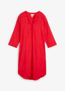 Sukienka tunikowa z mieszanki wiskozy w strukturalny wzór. Czerwone sukienki bonprix, bez wzorów, z wiskozy, bez kołnierzyka, bez ramiączek. Za 47,99 zł.