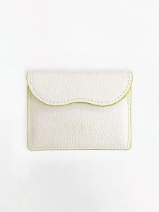 SKFK Skórzane etui "Alella" w kolorze białym na karty rozmiar: onesize. Brązowe portfele SKFK, bez wzorów, z materiału. Za 73,99 zł.