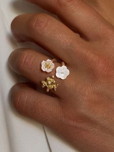 Les Petites Précieuses Pozłacany pierścionek z cyrkoniami rozmiar: 52. Białe pierścionki Les Petites Précieuses, z cyrkonią, pozłacane. Za 236,05 zł.