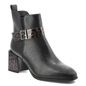 Czarne Botki Artiker Eleganckie Skórzane Buty Damskie. Czarne botki ARTIKER, bez wzorów, ze skóry, bez obcasa, na obcasie, bez zapięcia. Za 288,99 zł.