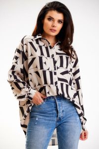 Koszula Oversize w Czarne Litery. Czarne koszule Awama, uniwersalny, bez wzorów, z elastanu, bez kołnierzyka, bez ramiączek. Za 279,90 zł.