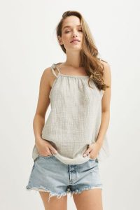 TOP MIA JASNO SZARY L - Flawless. Szare topy Flawless, l, bez wzorów, z dzianiny, eleganckie, bez kołnierzyka, bez ramiączek. Za 105,00 zł.