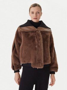 LOLA CASADEMUNT Kurtka przejściowa LF2501014 Brązowy Regular Fit. Brązowe kurtki LOLA CASADEMUNT, s, bez wzorów, z syntetyku, bez kaptura. Za 599,99 zł.