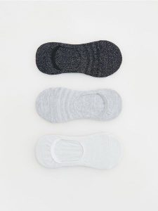 Skarpetki balerinki 3 pack - czarny. Czarne skarpetki Reserved, bez wzorów. W wyprzedaży za 19,99 zł.