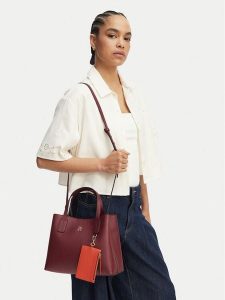 Tommy Hilfiger Torebka Th Icon Mini Satchel AW0AW18722 Brązowy. Brązowe kuferki TOMMY HILFIGER, bez wzorów, ze skóry, bez dodatków. Za 649,99 zł.