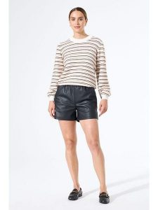 Garcia Szorty w kolorze czarnym ze skóry syntetycznej rozmiar: XS. Czarne szorty Garcia, bez wzorów, ze skóry. Za 152,99 zł.