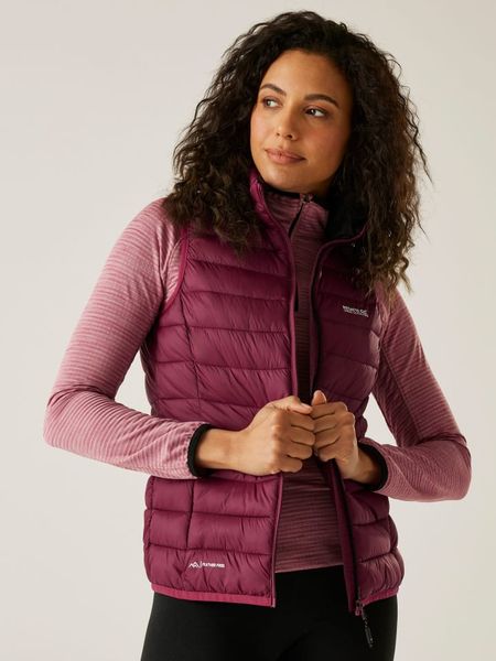 Regatta Kamizelka pikowana "Marizion" w kolorze jagodowym rozmiar: 36. Różowe kamizelki Regatta, bez wzorów, bez kołnierzyka, bez ramiączek, bez kaptura. Za 160,96 zł.