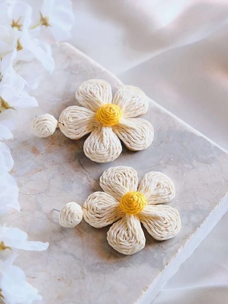 Lodie Silver Kolczyki-wkrętki rozmiar: onesize. Białe kolczyki Lodie Silver, sztuczne. Za 43,99 zł.