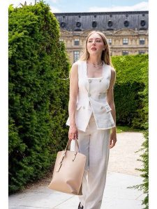 Christian Laurier Skórzana torebka "Livia" w kolorze beżowym - 36 x 39 x 12 cm rozmiar: onesize. Brązowe torebki klasyczne Christian Laurier, bez wzorów, z materiału, przez ramię, bez dodatków. Za 326,99 zł.