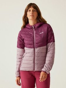 Regatta Kurtka pikowana "Hillpack IV" w kolorze fioletowo-jasnoróżowym rozmiar: 40. Różowe kurtki Regatta, bez wzorów, bez kaptura. Za 166,49 zł.
