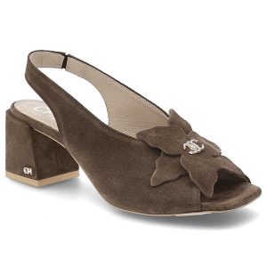 Brązowe Sandały Chebello Eleganckie Obuwie Damskie. Brązowe sandały CheBello, z aplikacjami, ze skóry, bez obcasa, na obcasie, bez zapięcia. Za 549,00 zł.