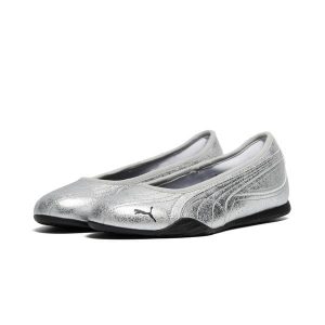 Damskie baleriny Catch Metallic Whisper PUMA. Czarne buty sportowe Puma, na lato, bez wzorów, bez zapięcia. Za 279,00 zł.