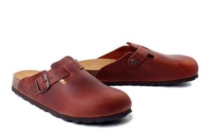 DR. BRINKMANN 600159-02 braun, klapki damskie. Brązowe klapki Dr. Brinkmann, bez wzorów, ze skóry, bez obcasa. Za 289,90 zł.