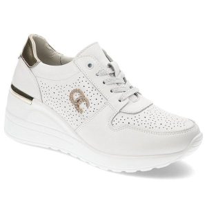 Białe Sneakersy S.Barski Stylowe Obuwie Damskie. Białe czółenka S.BARSKI, bez wzorów, z materiału, bez obcasa, na koturnie, bez zapięcia. Za 169,00 zł.