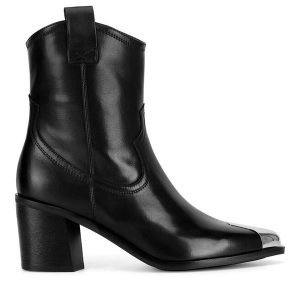 Kowbojki Badura. Czarne botki Badura, bez wzorów, bez obcasa, na słupku, bez zapięcia. Za 429,99 zł.