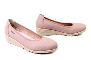 RIEKER L5360-31 pink, czółenka damskie. Czerwone czółenka Rieker, bez wzorów, bez obcasa, na koturnie, bez zapięcia. Za 319,90 zł.