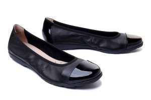 CAPRICE 22152-041 019 black comb, baleriny damskie. Czarne balerinki Caprice, bez wzorów, bez obcasa, bez zapięcia. Za 269,90 zł.