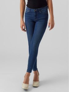 Vero Moda Jeansy June 10278817 Granatowy Slim Fit. Niebieskie jeansy Vero Moda, bez wzorów, z bawełny. Za 79,99 zł.