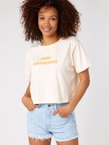 Rip Curl Koszulka w kolorze kremowym rozmiar: M. Brązowe bluzki Rip Curl, m, bez wzorów, z bawełny, bez kołnierzyka, bez ramiączek. Za 30,71 zł.