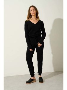 AUTHENTIC CASHMERE Kaszmirowe spodnie dresowe "Ferrand" w kolorze czarnym rozmiar: L. Czarne spodnie dresowe AUTHENTIC CASHMERE, na lato, l, bez wzorów, z dresówki. Za 306,73 zł.