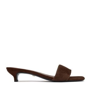 Klapki GINO ROSSI. Brązowe klapki Gino Rossi, bez wzorów, bez obcasa. Za 299,99 zł.