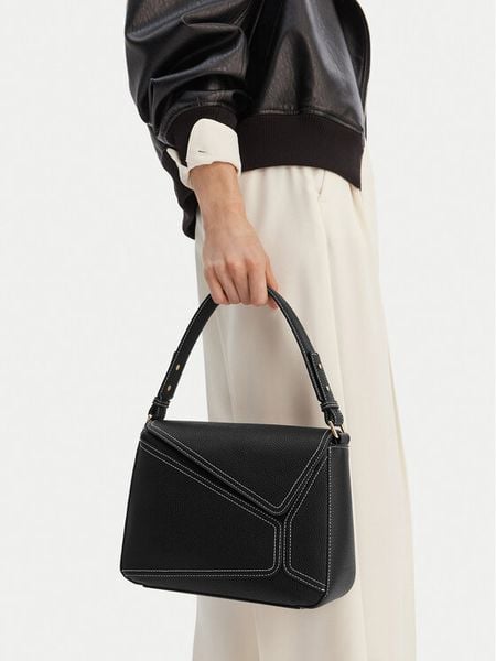 GINO ROSSI Torebka C-KY117 Czarny. Czarne torebki klasyczne Gino Rossi, bez wzorów, z materiału, bez dodatków. Za 199,99 zł.