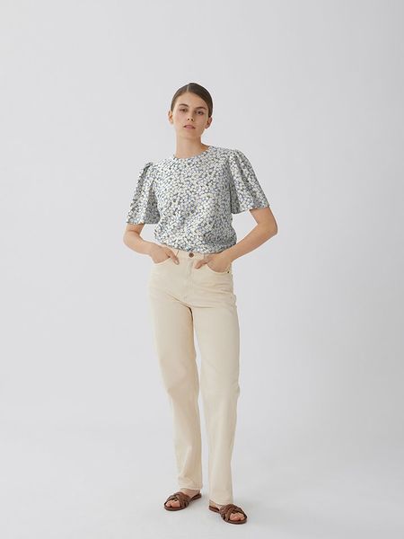 Vila Bluzka w kolorze błękitno-białym rozmiar: 34. Białe bluzki Vila, s, bez wzorów, z wiskozy, klasyczne, bez kołnierzyka, bez ramiączek. Za 52,42 zł.