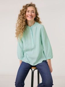 Gerry Weber Bluzka w kolorze błękitnym rozmiar: 48. Niebieskie bluzki Gerry Weber, bez wzorów, bez kołnierzyka, bez ramiączek. Za 109,78 zł.