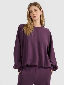 4F Bluza dresowa nierozpinana z modalem damska - fioletowa S. Fioletowe bluzy 4f, s, bez wzorów, z dresówki, bez kaptura. Za 199,99 zł.