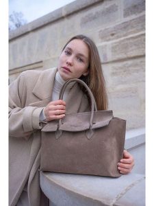 Maison héritage PARIS Skórzana torebka "Pretti" w kolorze szarobrązowym - 34 x 21 x 13 cm rozmiar: onesize. Brązowe torebki klasyczne Maison héritage PARIS, bez wzorów, z materiału, przez ramię, bez dodatków. Za 402,20 zł.