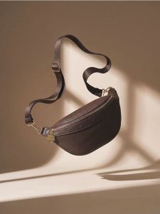Mała saszetka crossbody z imitacji skóry - wielobarwny. Nerki i saszetki Sinsay, bez wzorów, ze skóry. Za 29,99 zł.