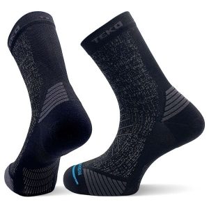 Skarpety do biegania Teko ecoRUN Short Crew Light Half Cushion 2.0. Czarne skarpetki TEKO, bez wzorów, z nylonu. Za 39,00 zł.