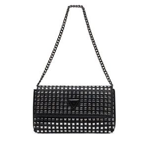 Torebka Guess. Czarne listonoszki Guess, z aplikacjami, bez dodatków. Za 399,99 zł.