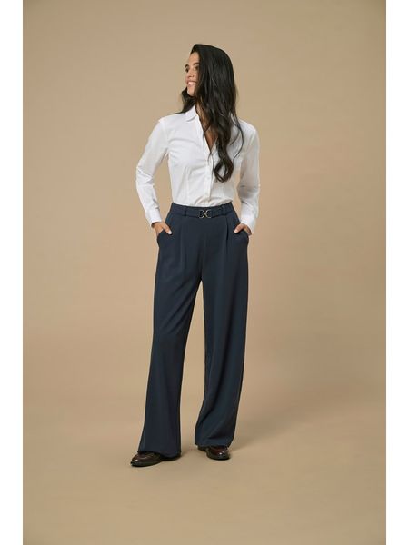 JDY Spodnie w kolorze granatowym rozmiar: XS/L32. Niebieskie spodnie z wysokim stanem JDY, bez wzorów, z materiału, z podwyższonym stanem. Za 83,42 zł.