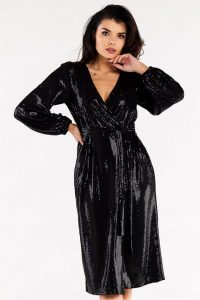 Sukienka kopertowa z bufiastymi rękawami błyszcząca czarna. Czarne sukienki Sukienki.shop, na imprezę, xl, bez wzorów, wizytowe, bez kołnierzyka, bez ramiączek, kopertowe. Za 409,00 zł.