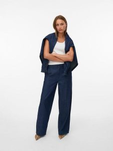 Vero Moda Dżinsy - Comfort fit - w kolorze granatowym rozmiar: W27/L32. Niebieskie jeansy Vero Moda, bez wzorów, z bawełny. Za 113,99 zł.